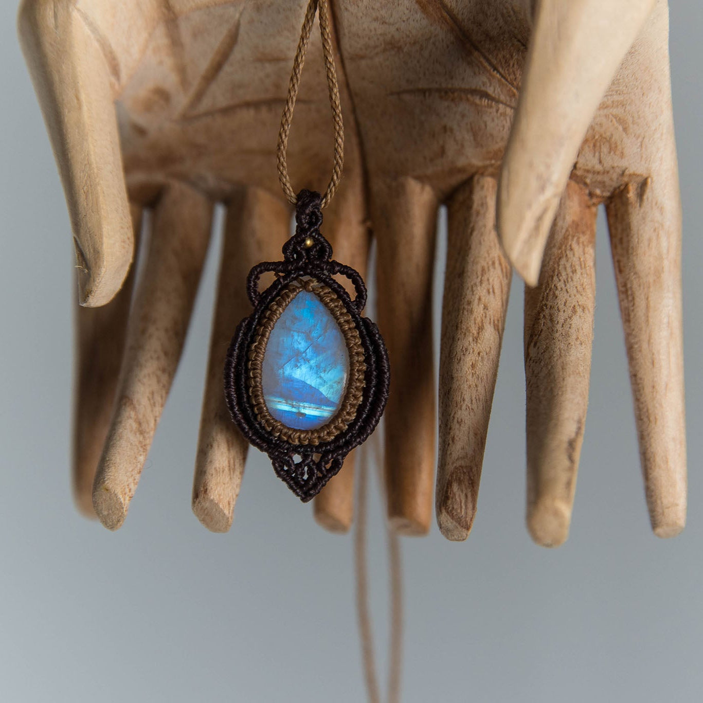 Collar con Piedra Lunar