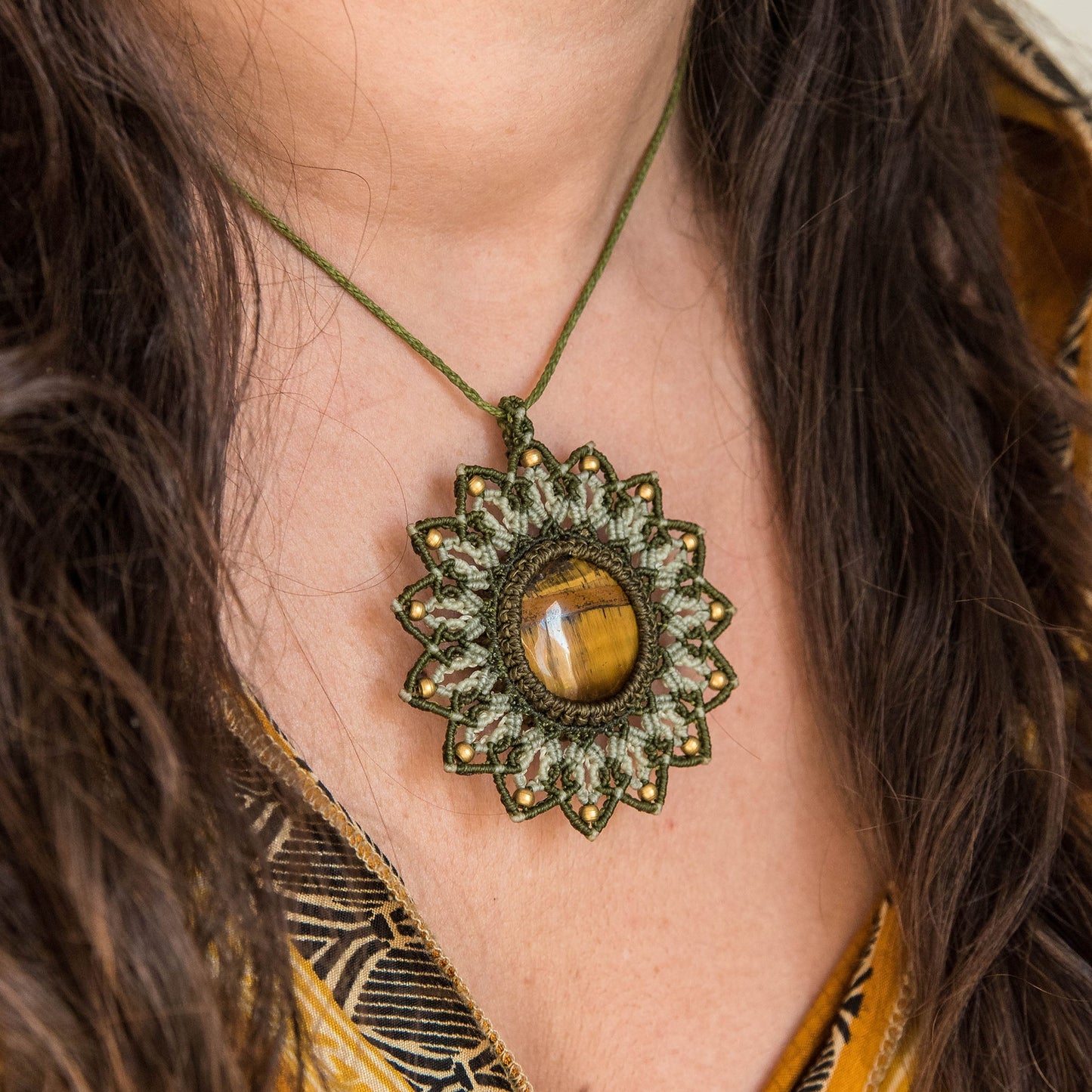 Collar Mandala con Ojo de Tigre