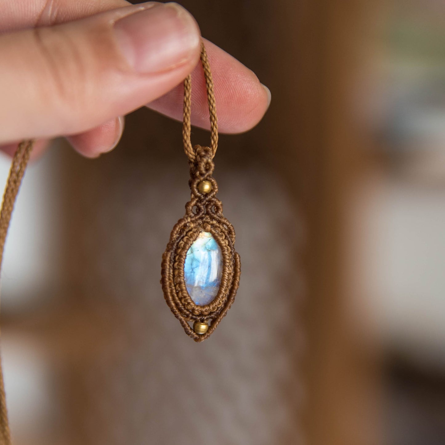 Collar con Piedra Lunar