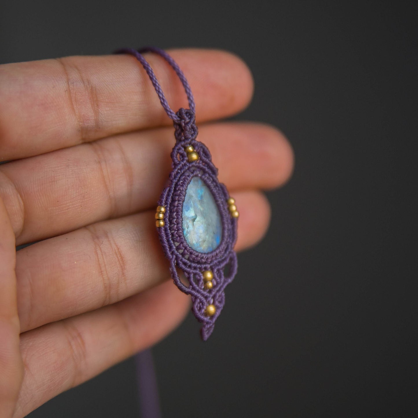 Collar hecho a mano con minerales naturales