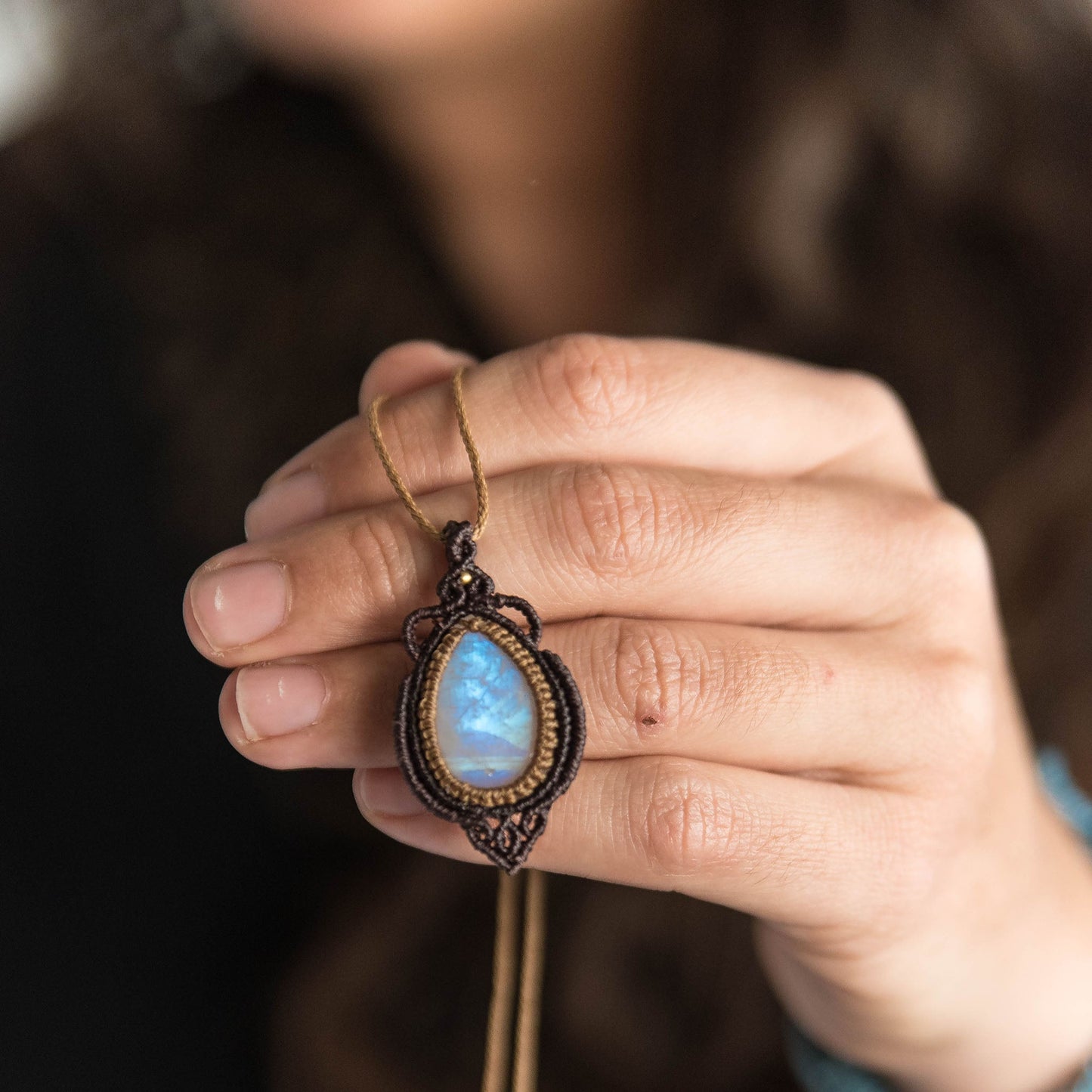 Collar con Piedra Lunar