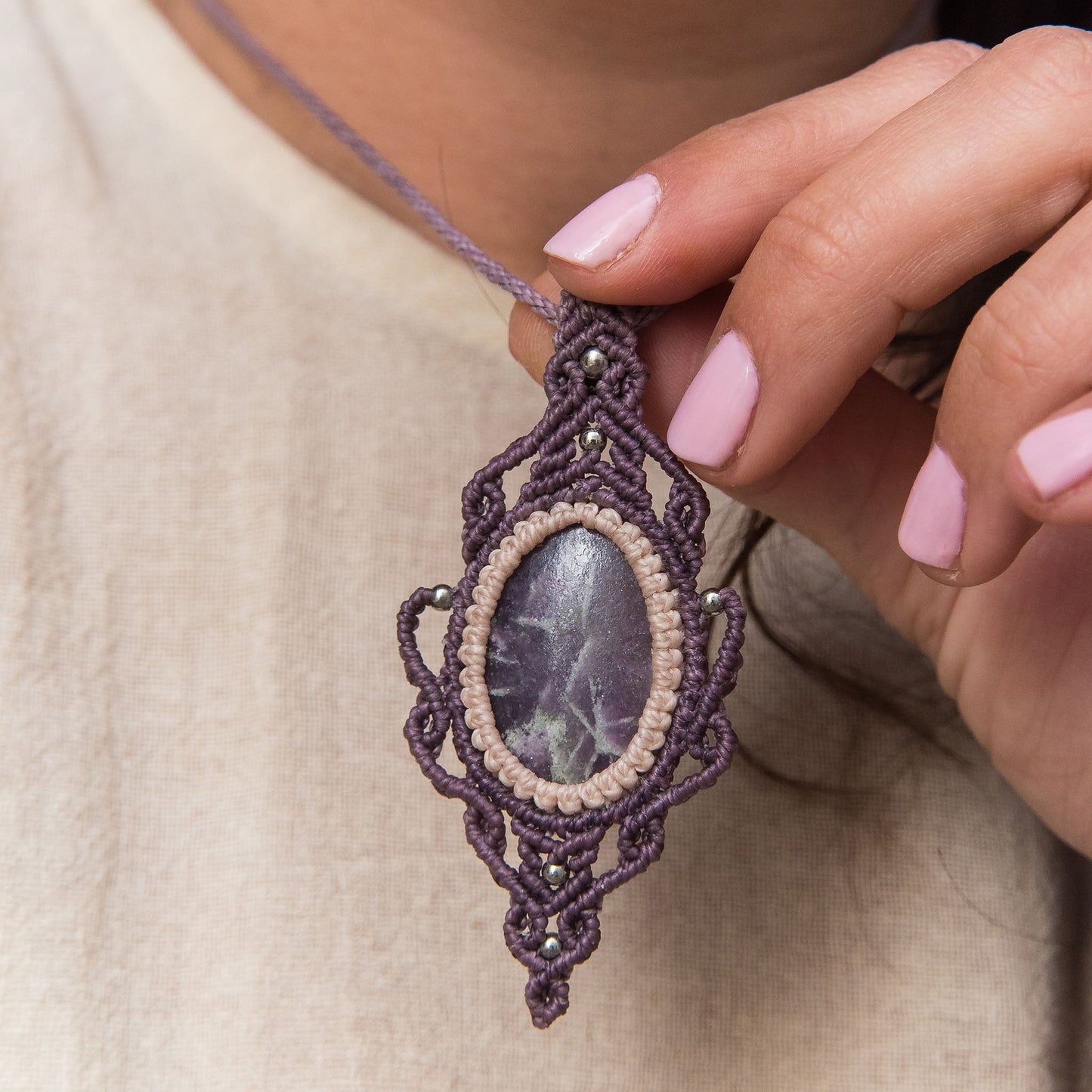 Collar con Lepidolita