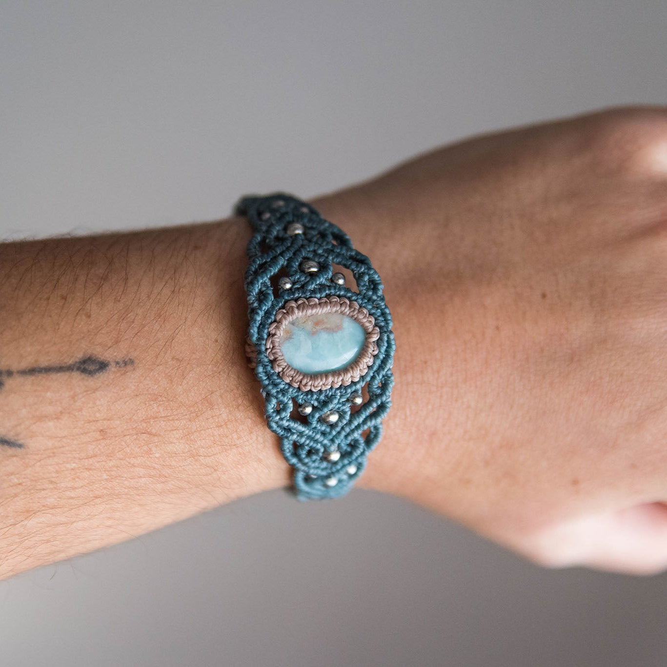 Brazalete Unuk con Larimar