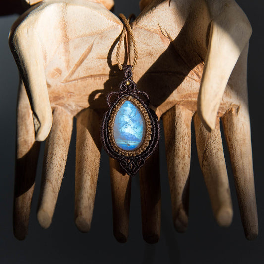 Collar con Piedra Lunar