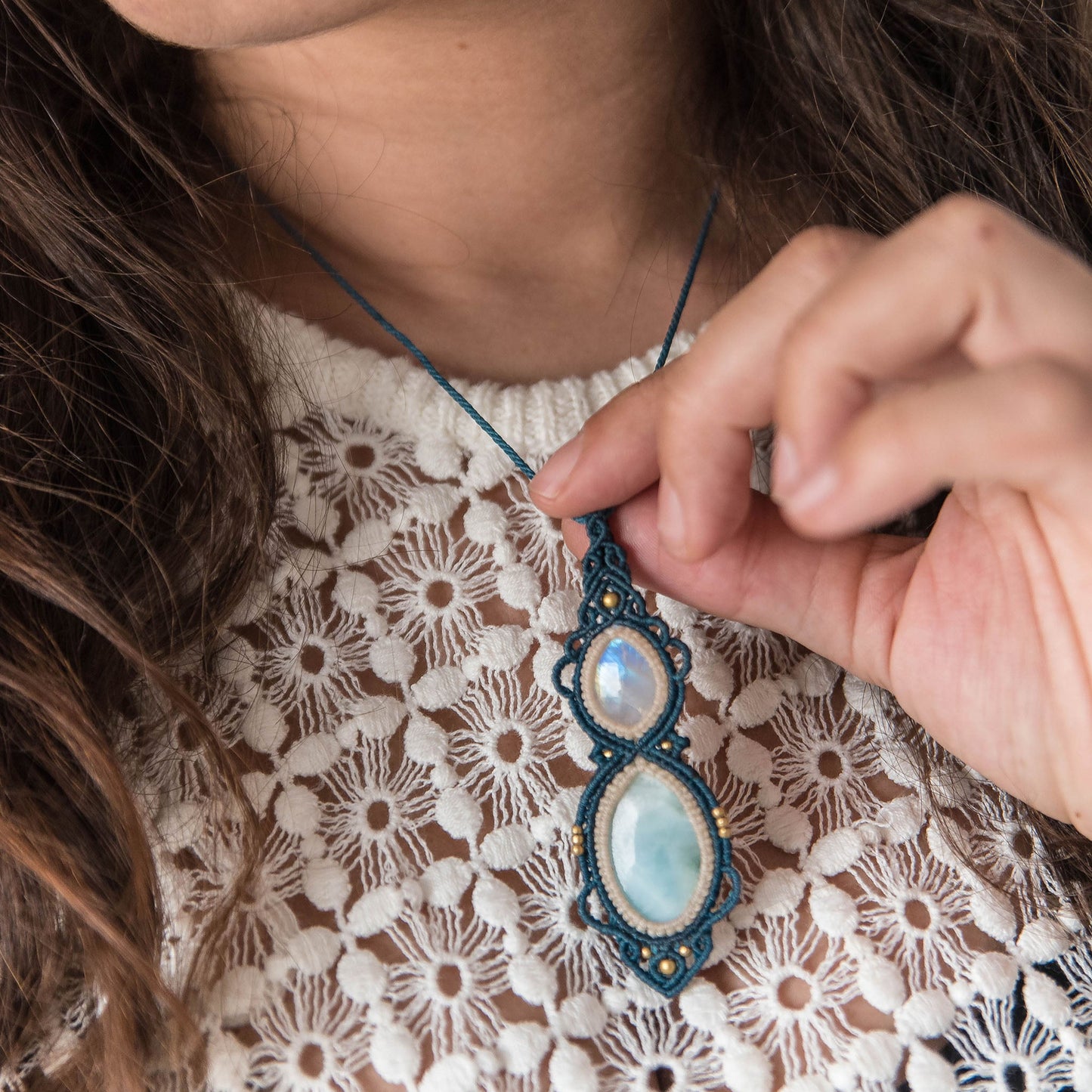 Collar con Larimar y Piedra Lunar Arcoiris