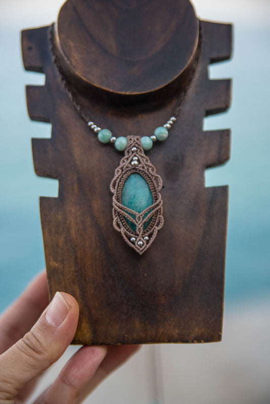 Collar en macramé con Amazonitas naturales