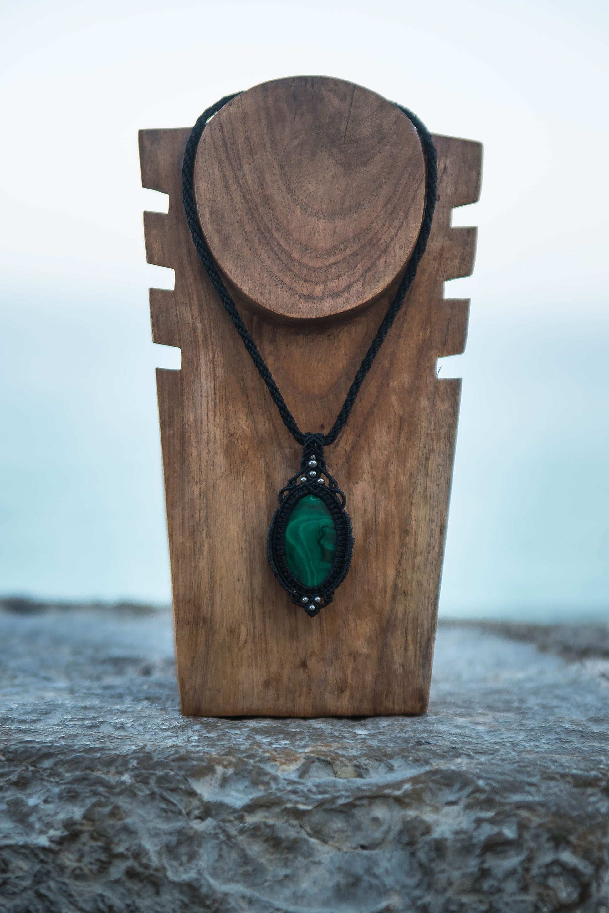 Collar en negro con una espectacular Malaquita
