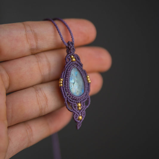 Collar hecho a mano con minerales naturales