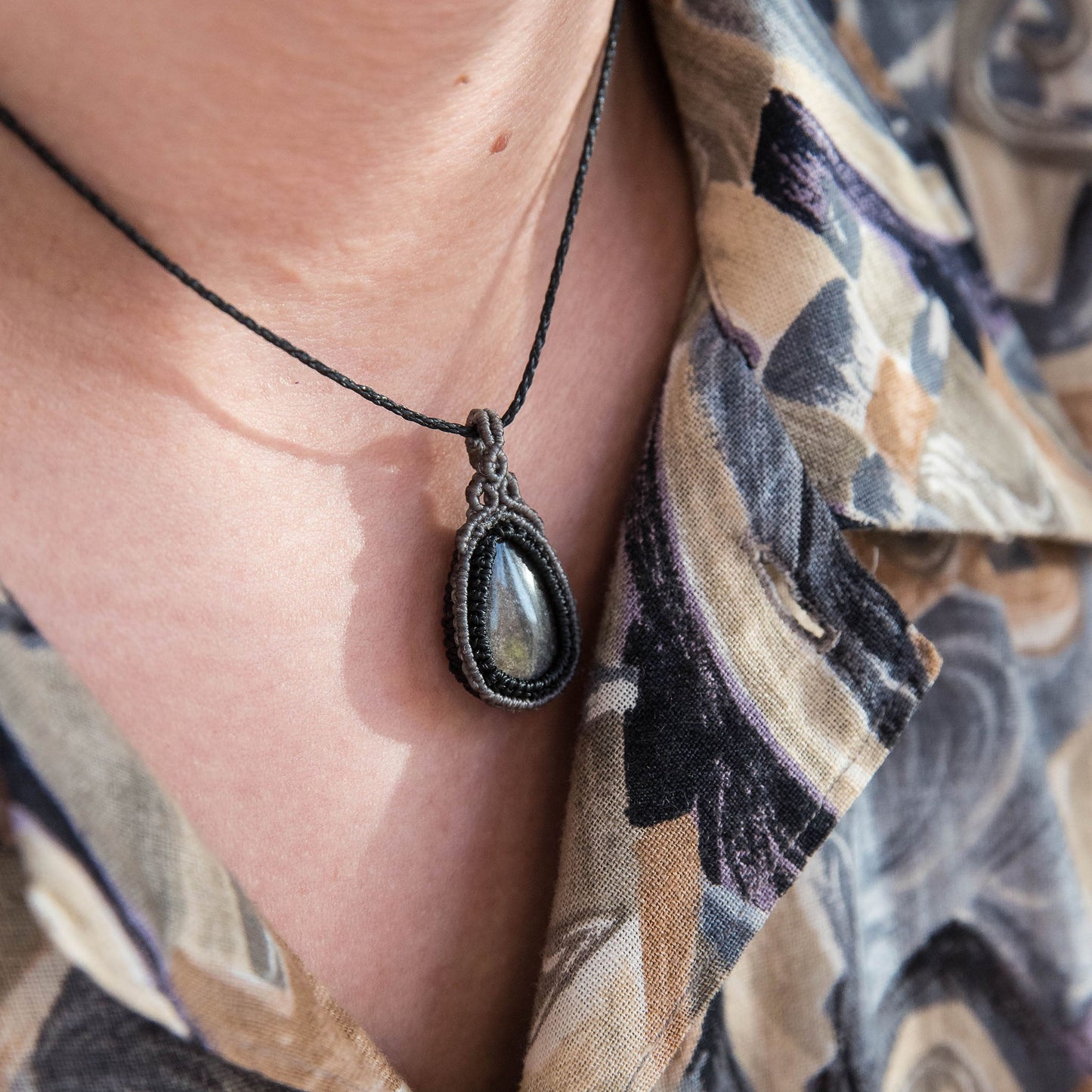 Collar con Obsidiana Plateada