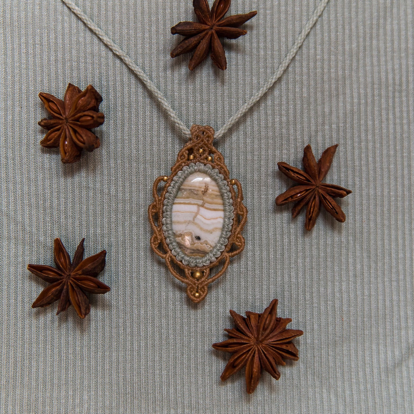 Collar con Jaspe Saturno