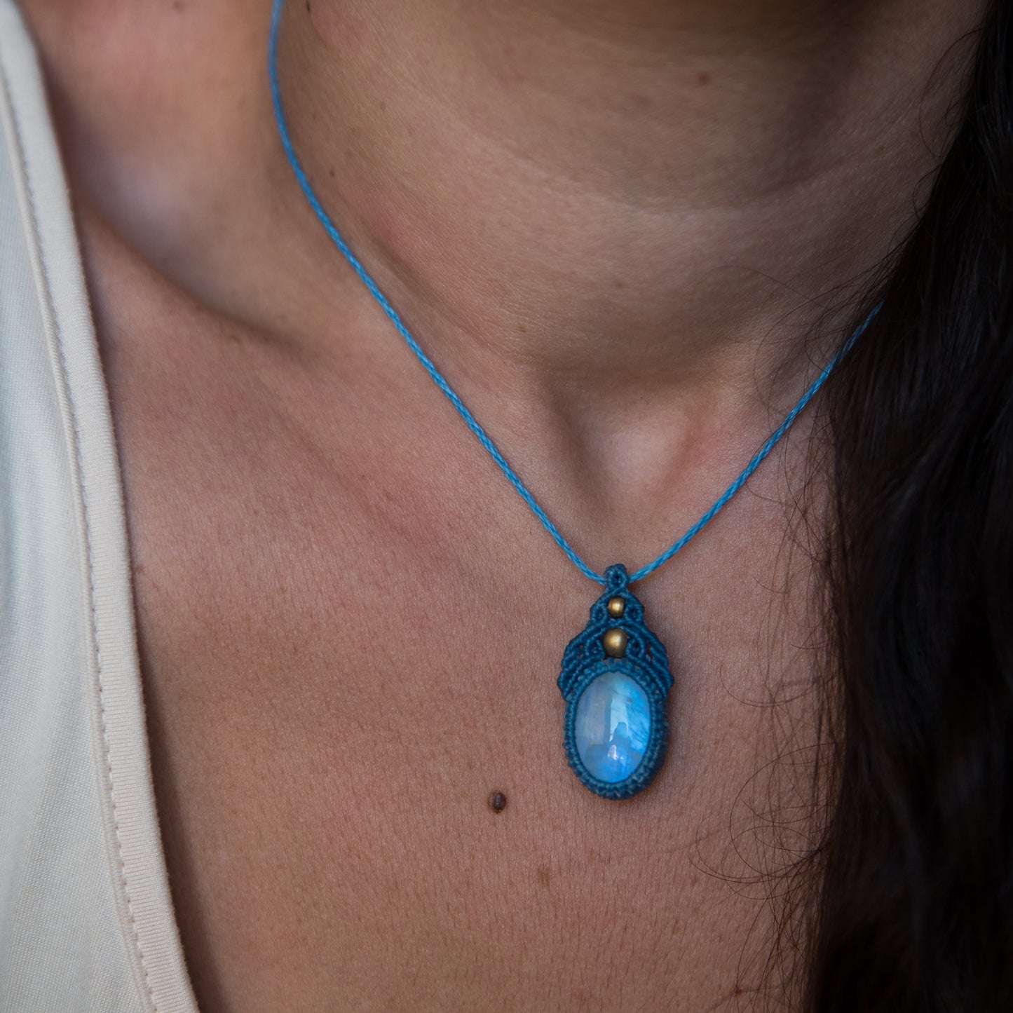 Collar con Piedra Lunar