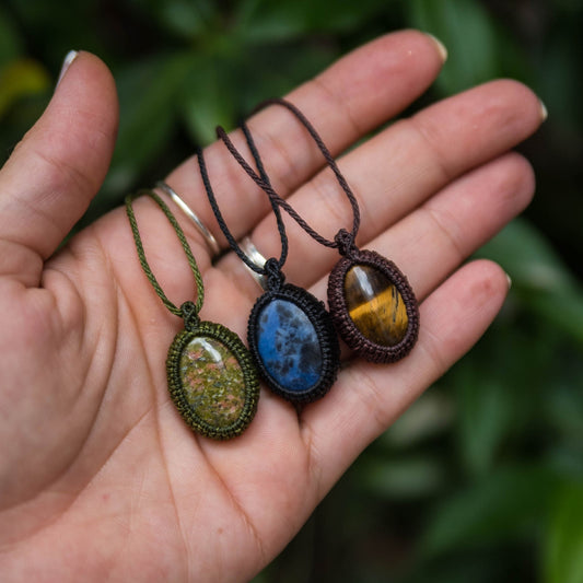 Collares con minerales
