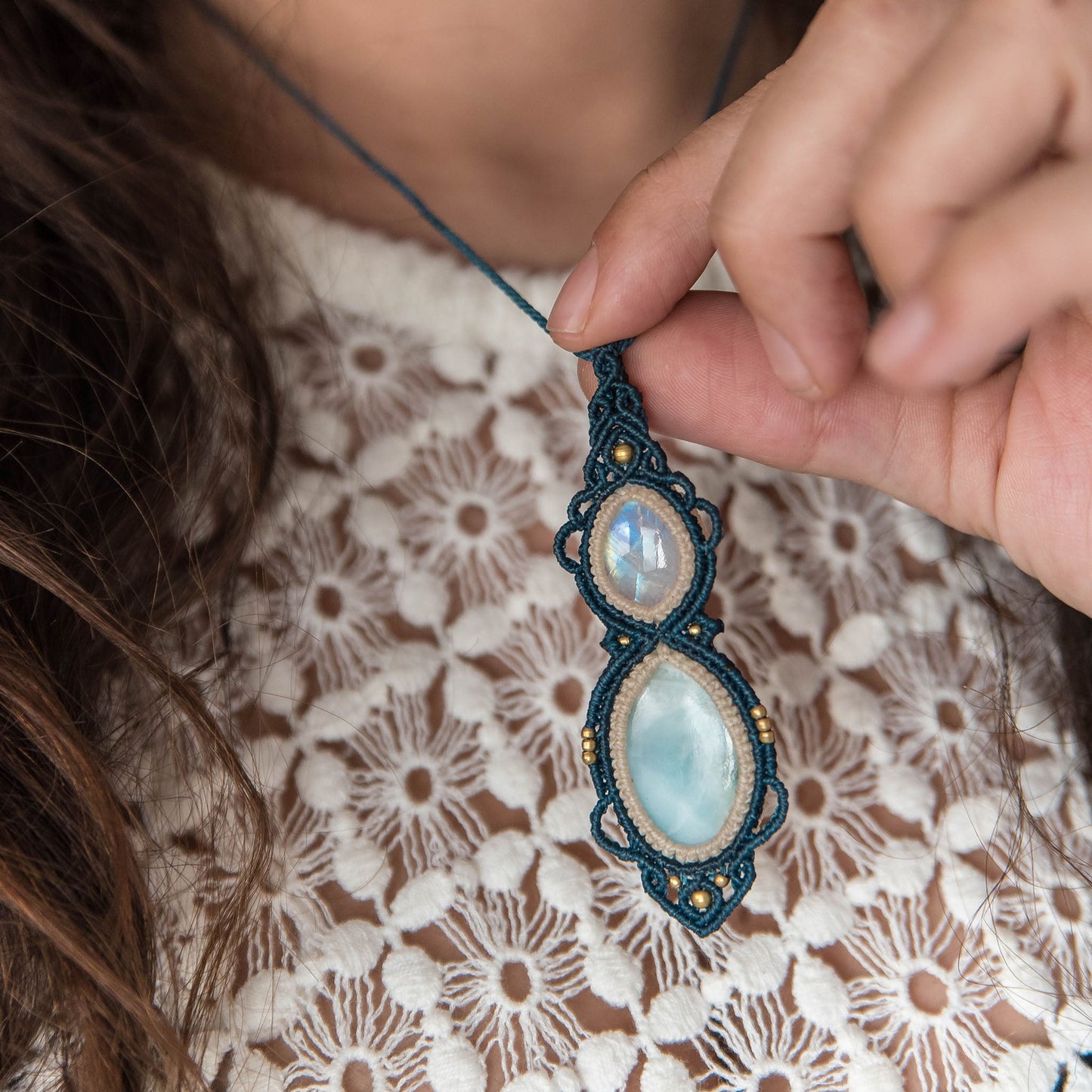 Collar con Larimar y Piedra Lunar Arcoiris