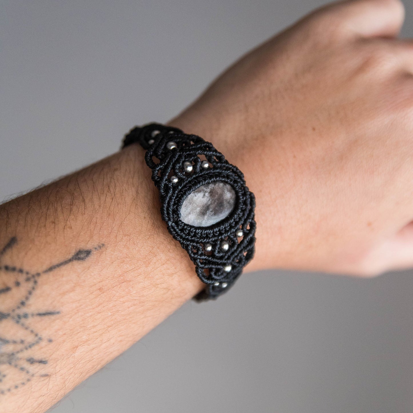 Brazalete Unuk con Obsidiana Plateada