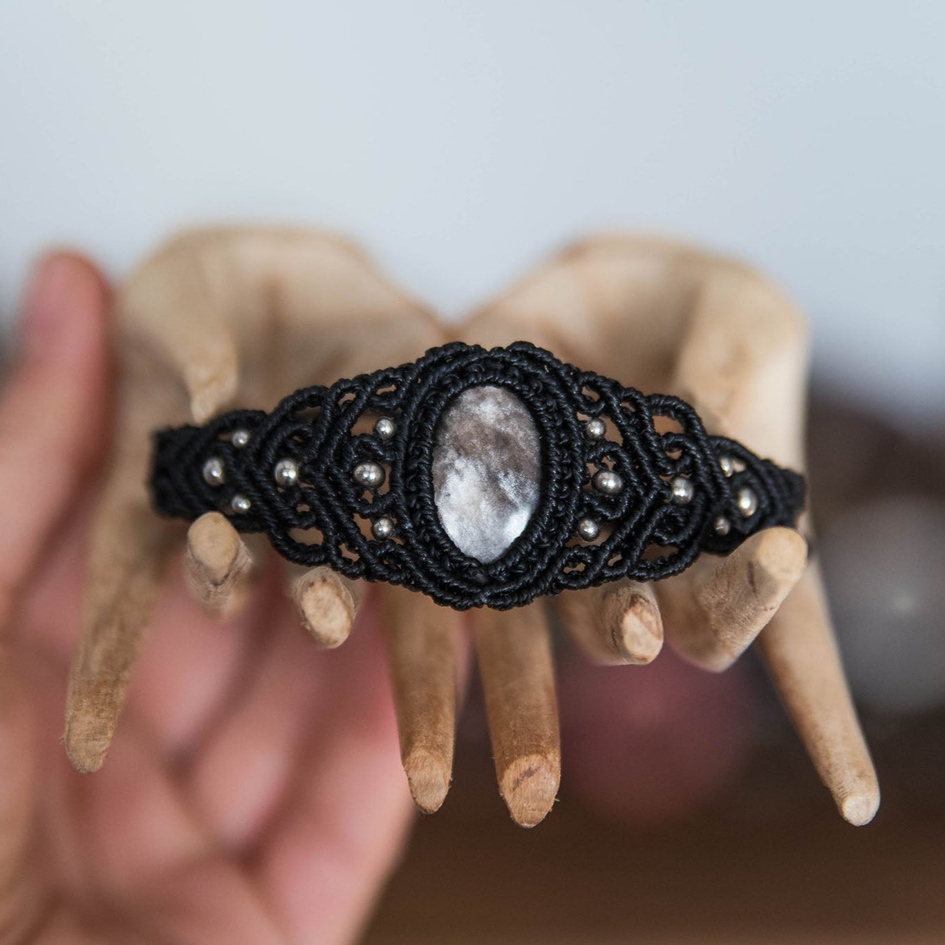 Brazalete Unuk con Obsidiana Plateada