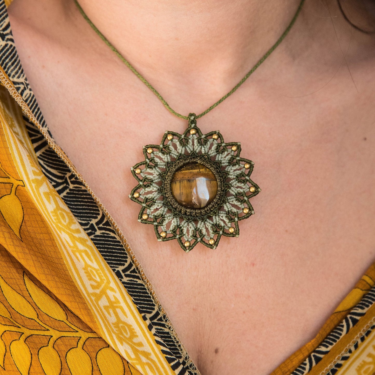 Collar Mandala con Ojo de Tigre
