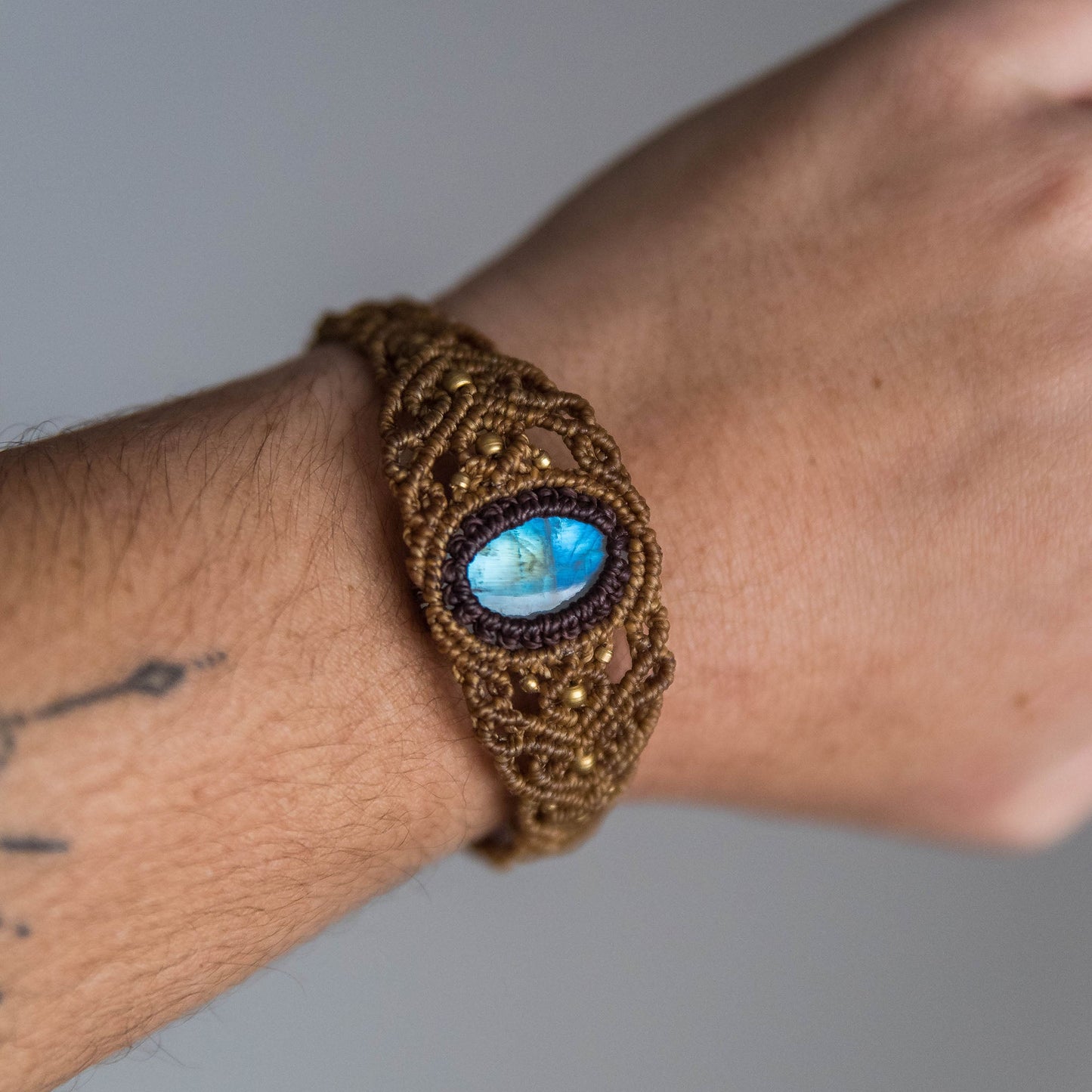 Brazalete Unuk con Piedra Lunar