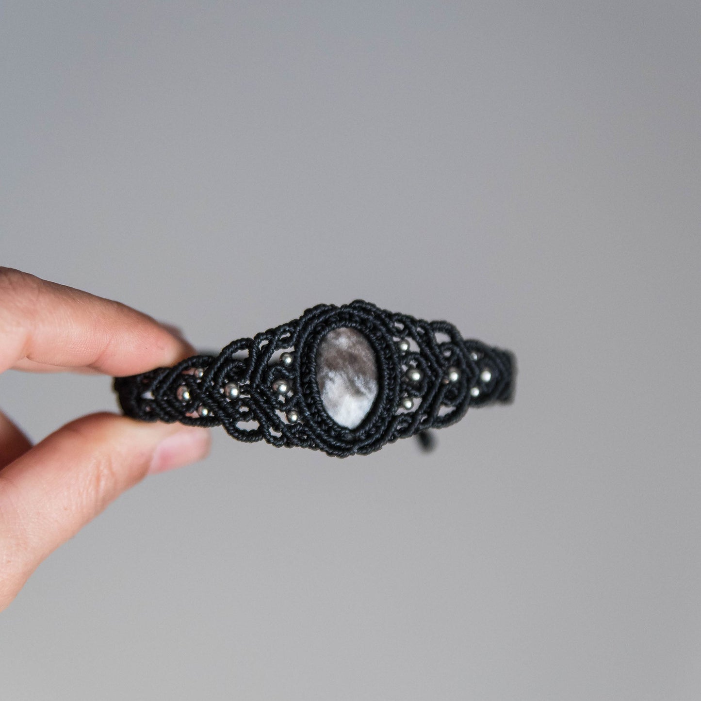 Brazalete Unuk con Obsidiana Plateada
